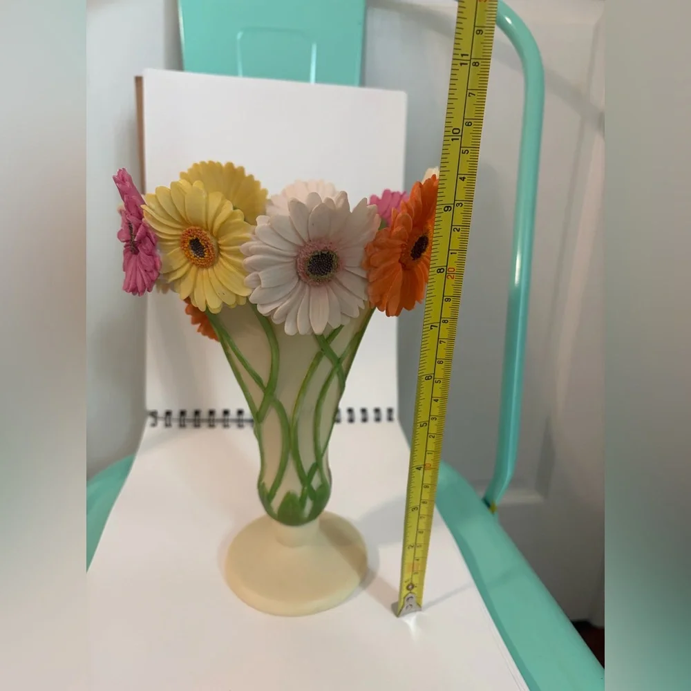 Ibis and Orchid Design Gerber Daisy Bonded Marble Table Vase Retired